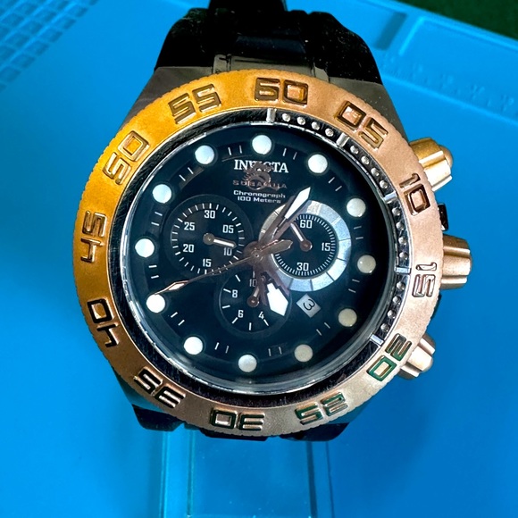 Montre Invicta Subaqua Homme – Boîtier Or Jaune, Cadran Noir – Étanche 100m – Occasion